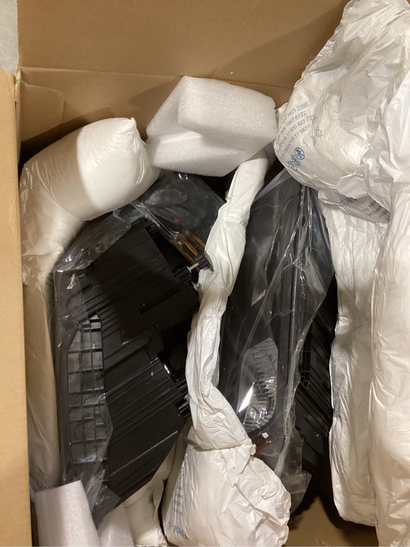 Condition photo showing Good Condition for Pair Headlight Assembly Compatible with 2018-2022 Cascadia Left Driver Side and Right Passenger Side Headlamp A6601405002 A6601405003