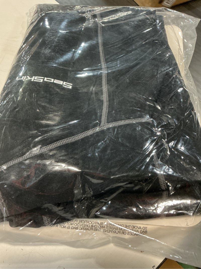 Condition photo showing New/Like New for seaskin long sleeve shorty wetsuit mens 3mm neoprene diving suits front zip black xx-large