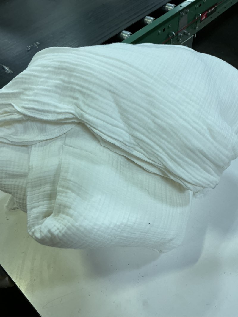 Condition photo showing As Is for organic cotton gauze duvet cover wite/king