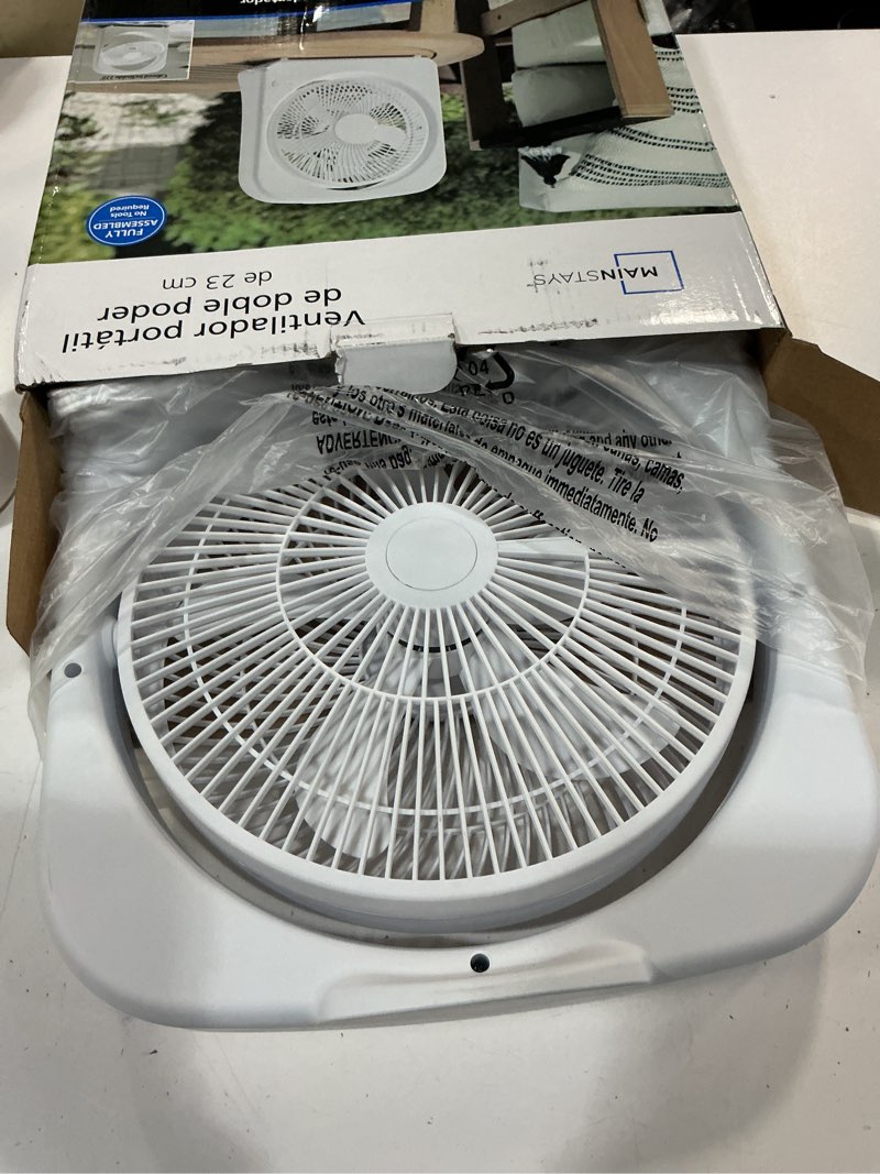 Condition photo showing Good Condition for mainstays 9 in portable fan, white