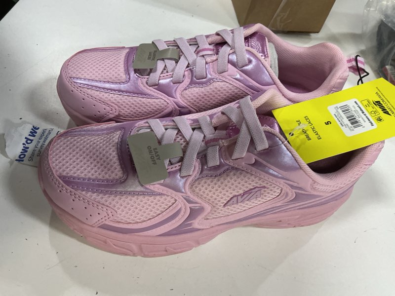 Condition photo showing New/Like New for avia 5000 unisex little and big kid chunky trainer sneakers size 5