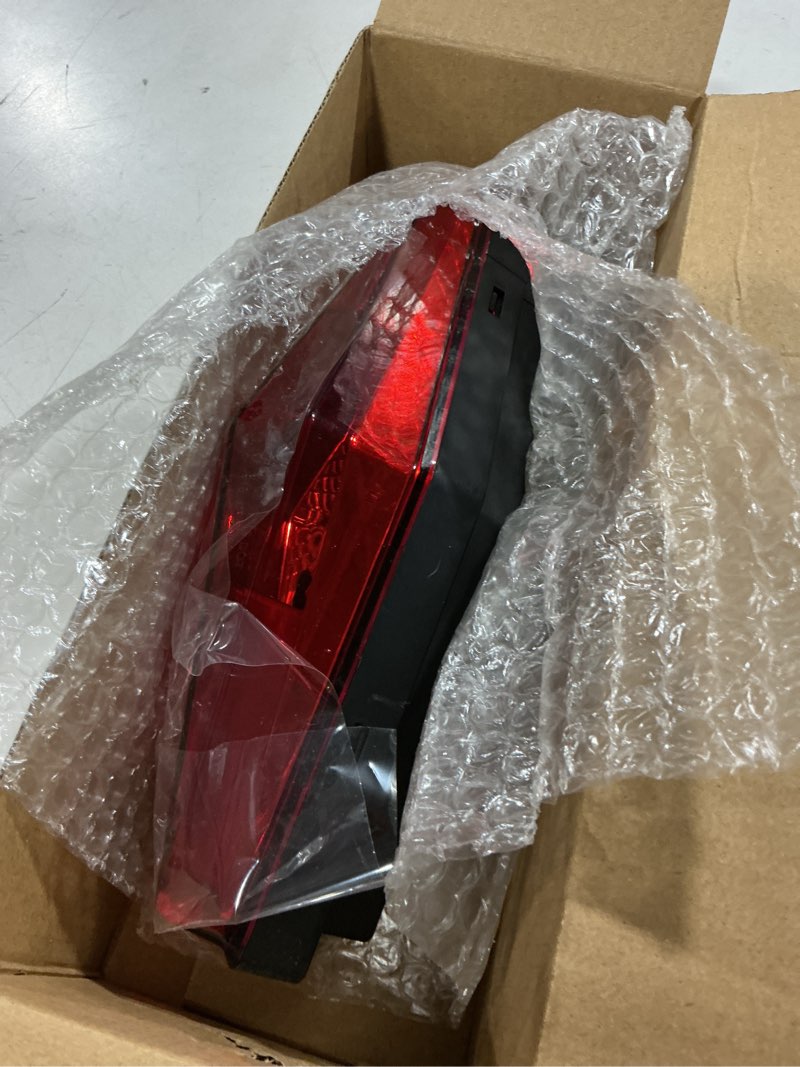Condition photo showing Good Condition for sautvs red tail light housing for can-am outlander 08-23, rear brake stop lamp taillight lense cover for can am outlander max 400 500 650 800 2008-2023 accessories (1pcs, replace #710001203)