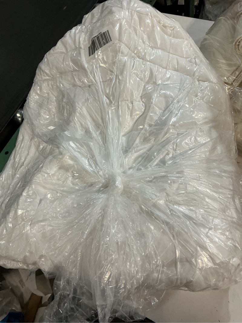 Condition photo showing Good Condition for bamboo dream quilt, full/queen, white