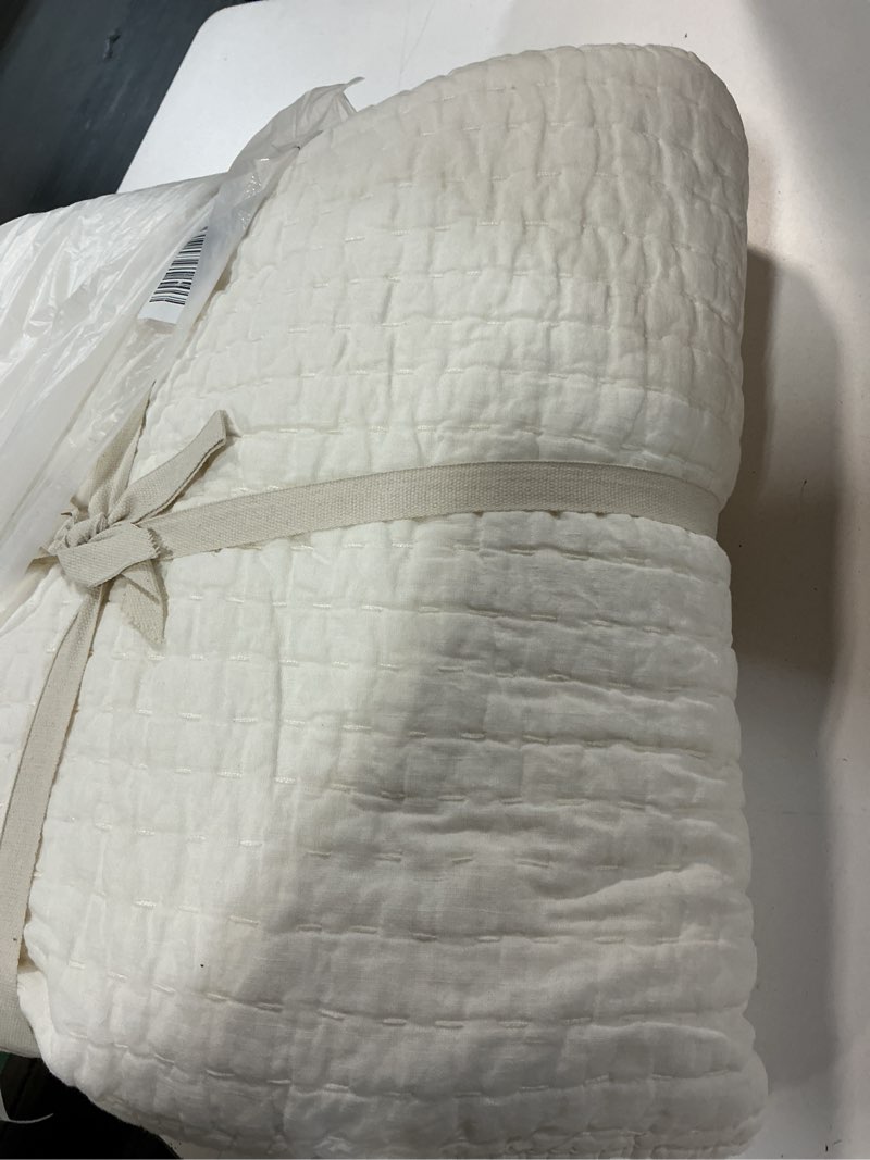 Condition photo showing Good Condition for european linen cotton stitch quilt set queen