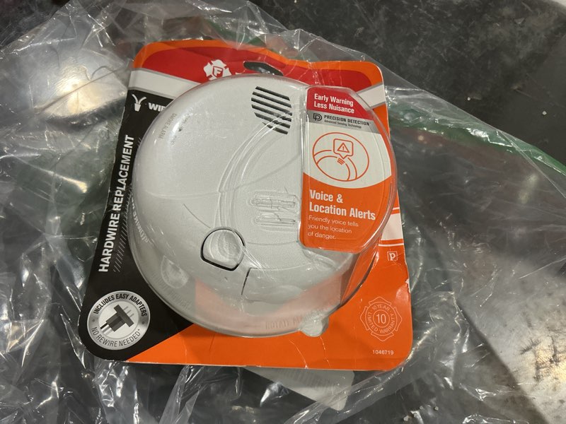 Condition photo showing Good Condition for first alert sm100v-ac, interconnect hardwire smoke alarm with battery backup & voice alerts, 1-pack 1-pack precision detection