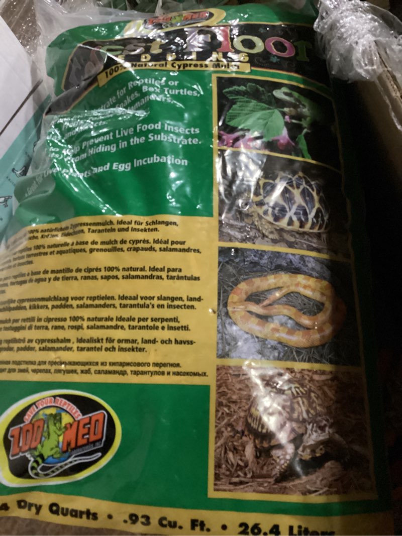 Condition photo showing Good Condition for Zoo Med Forest Floor Bedding, 24 Quarts