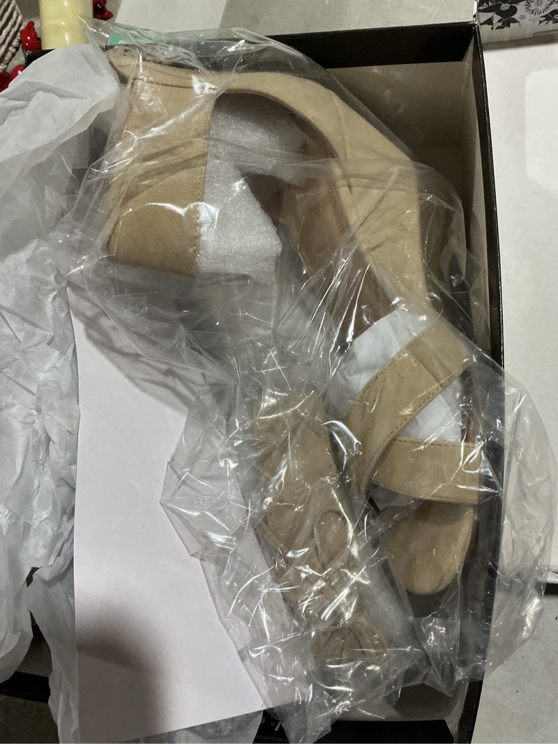 Condition photo showing Good Condition for Chinese Laundry Women's Canty Wedge Sandal 8.5 Beige