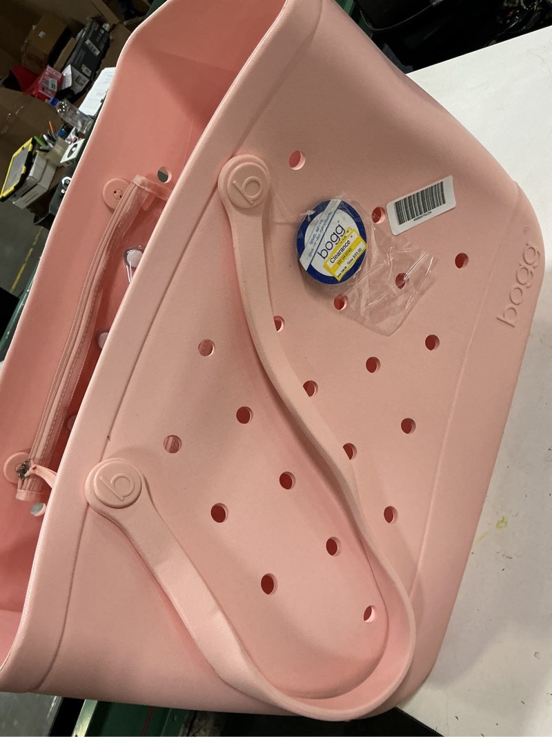 Condition photo showing Good Condition for original bogg bag - peach daiquiri