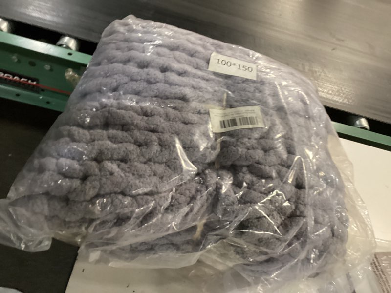 Condition photo showing Good Condition for erlyeen chunky knit blanket throw chenille cable handmade chunky knit throw blanket warm soft cozy for bed chair sofa best gift,grey 40"x60"?love seat?