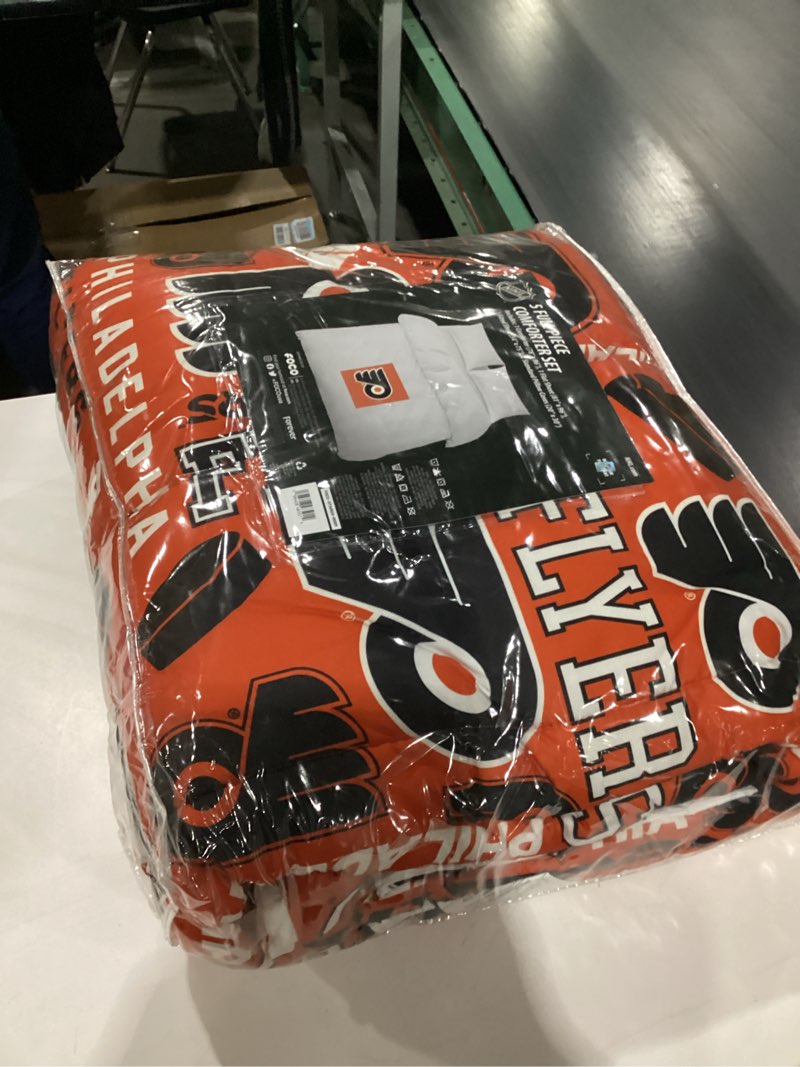 Condition photo showing New/Like New for FOCO Philadelphia Flyers NHL Team Color Bed in a Bag Comforter Bedding 5 Piece Set - Full
