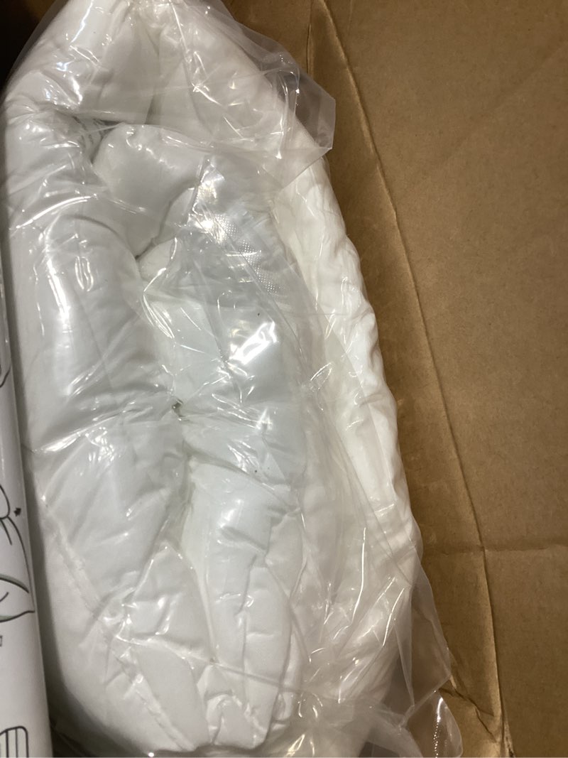 Condition photo showing New/Like New for ashler outdoor pillows, 18 x 18 pillow inserts set of 4, waterproof throw pillow inserts hypoallergenic for patio, water resistant indoor outdoor decorative 4 count (pack of 1) white-18 x 18 inches
