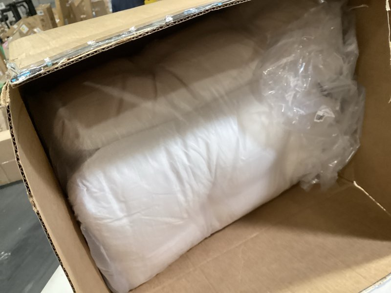 Condition photo showing Good Condition for danghoogy outdoor/indoor high back chair cushion, waterproof outdoor rocking chair cushion with ties, tufted replacement seat cushions for outdoor furniture, cream cream standard