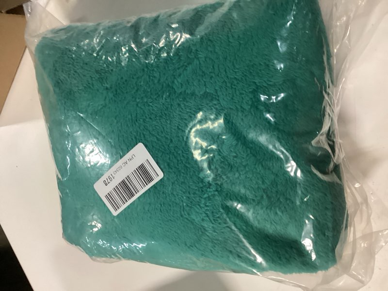 Condition photo showing New/Like New for 50x60 inches sherpa christmas blanket for holiday home decor, green xmas tree jacquard soft flannel fleece throw blanket for bed couch sofa, christmas decor gifts for women men teen family friends green 50" x 60"