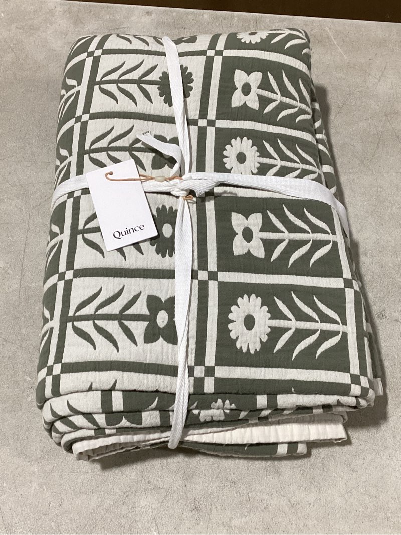 Condition photo showing Good Condition for quince- organic cotton jacquard floral coverlet in dried sage size twin