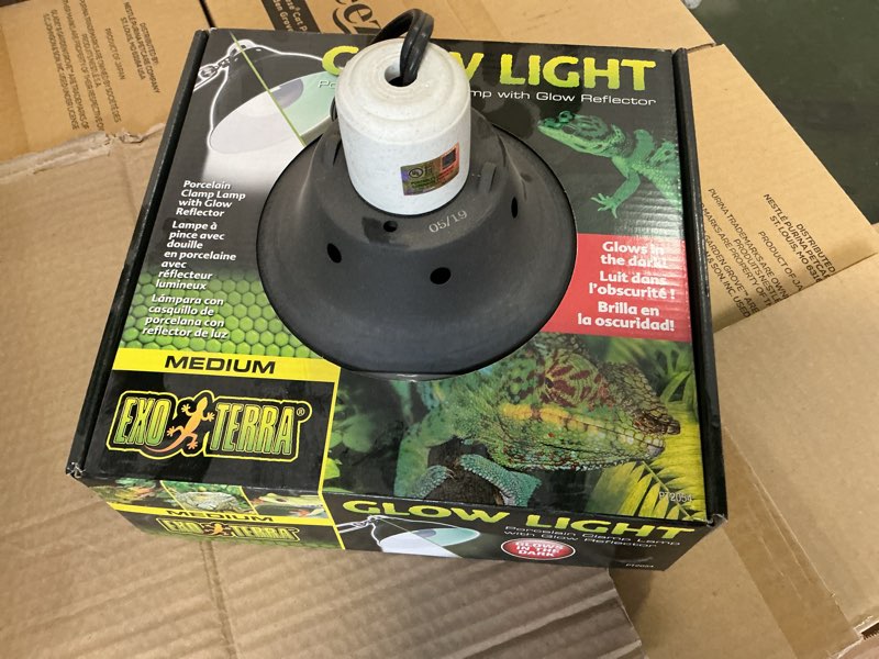 Condition photo showing Good Condition for Exo Terra Reptile Dome Light Fixture - 8-1/2-Inch Porcelain Clamp Lamp for Deep Heat and Light, Perfect for Reptile Terrarium 8.5" long Standard Packaging