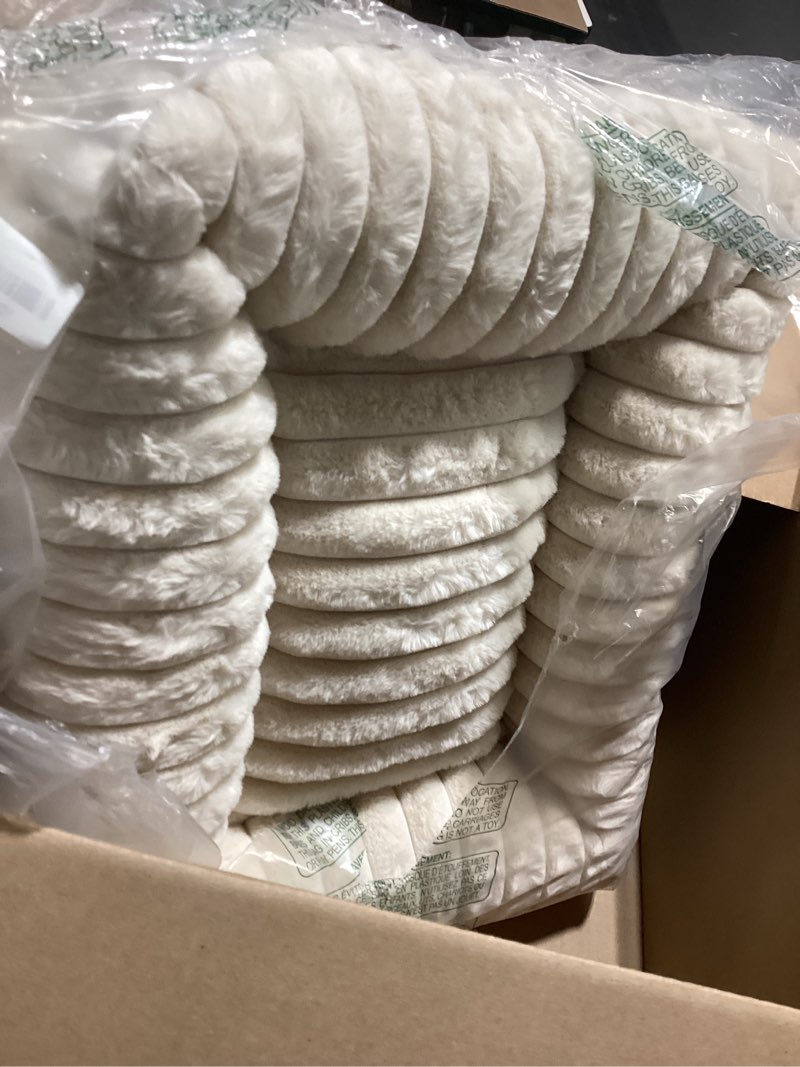 Condition photo showing Good Condition for Bedsure Cute Dog Bed for Small Medium Dogs - Washable Furry Puppy Beds, Rectangle Orthopedic Corduroy Fleece Pet Beds with Removable Zipper Cover, 25x21x7inches, Cream 25.0"L x 21.0"W x 7.0"Th Cream