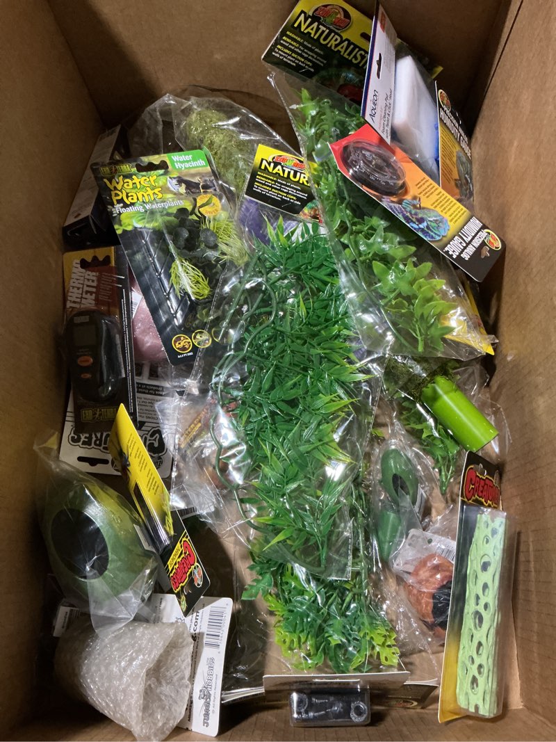 Condition photo showing Good Condition for Miscellaneous Terrarium Supplies & Decor