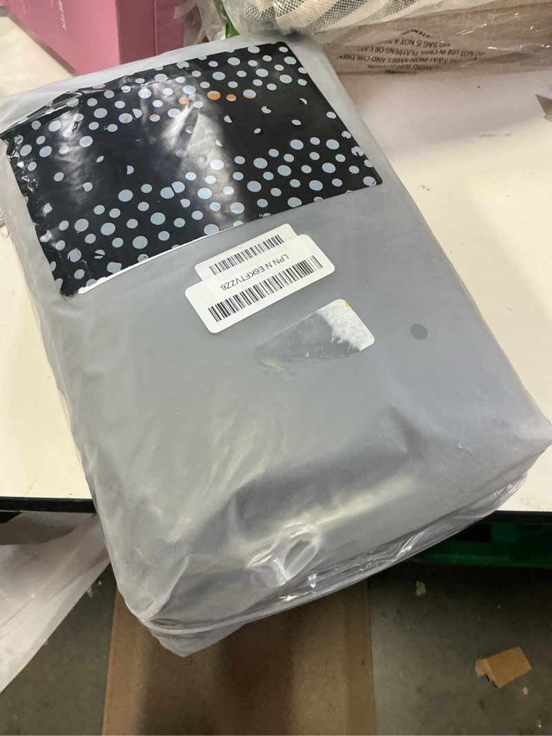 Condition photo showing New/Like New for 8 pack black tablecloths 60 x 60 inch square tablecloth, wrinkle resistant black table cloth washable polyester fabric for party wedding banquet black 8 pack - 60 x 60 inch