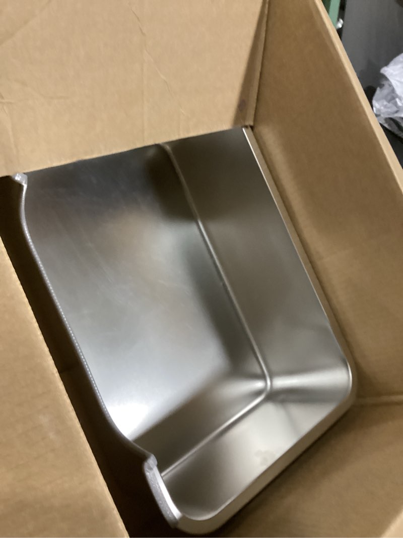 Condition photo showing Good Condition for Low Entry Stainless Steel Litter Box for Senior Cats, Metal Large Litter Boxes, XL Extra Cat Litter Pan for Injured Cat & Big Cats, Easy to Clean, Non-Stick, Odor-Free, 19.7" L×13.8" W×5.9" H Silver-1 pack 19.7"L×13.8"W×5.9"H