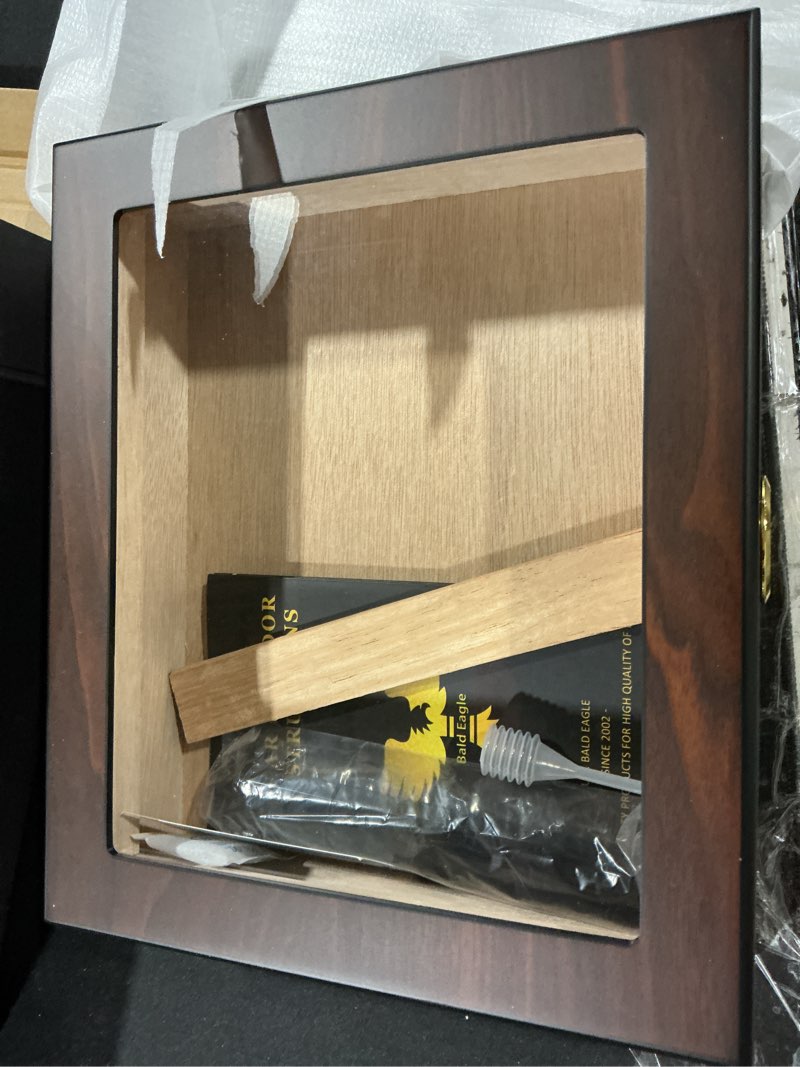 Bald Eagle Handmade Cigar Humidor, Cedar Cigar Desktop Box with Humidifier and Hygrometer, Glass Top