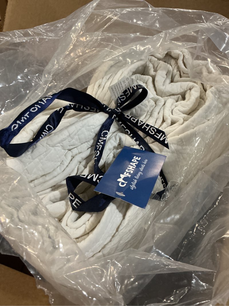 Condition photo showing Good Condition for Quilt Set 3 Piece White King Cal King Size New Pattern Bedspread - Soft Microfiber Lightweight Coverlet for All Season (118"x106" Includes 1 Quilt, 2 Shams)