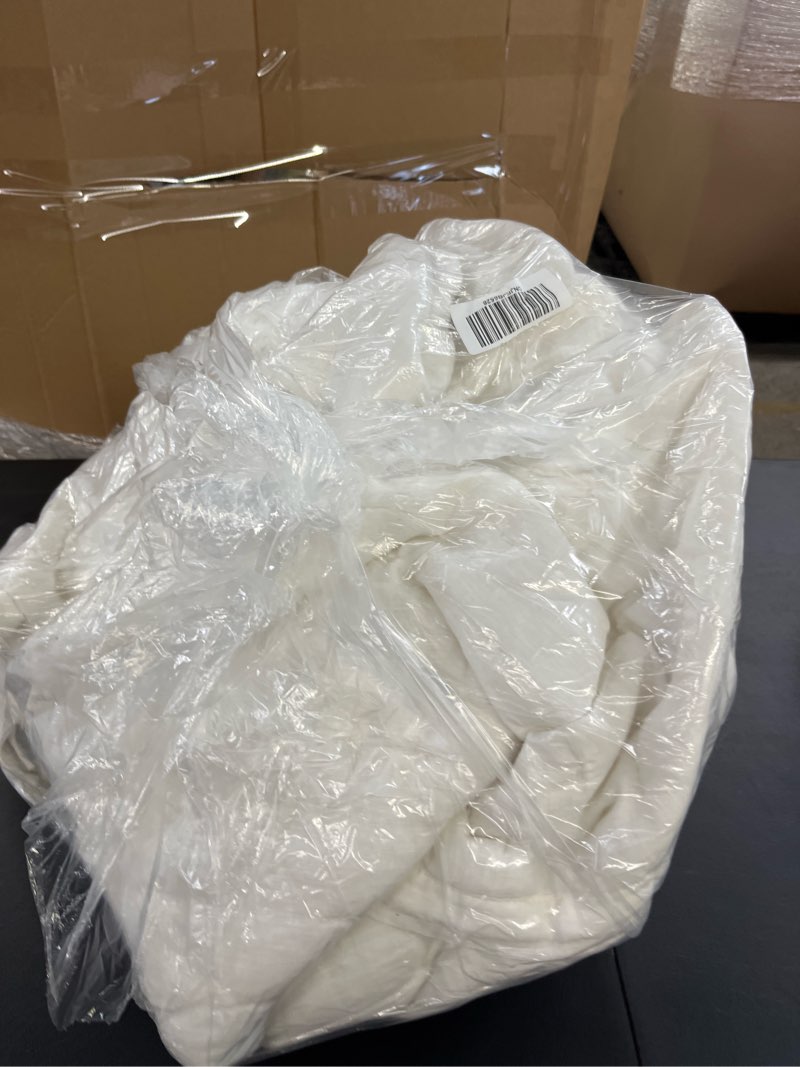 Condition photo showing Good Condition for european linen dream quilt, full/queen, white