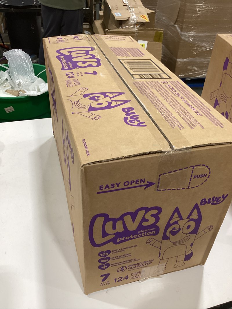 Luvs platinium protection triple leakguard hypoallergenenic #7.  124 Diapers