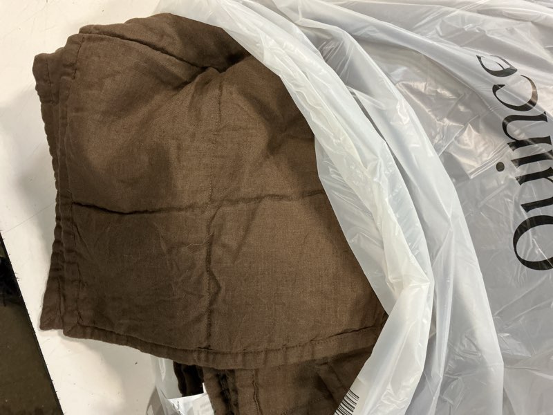 Condition photo showing Good Condition for european linen box cal king quilt set
