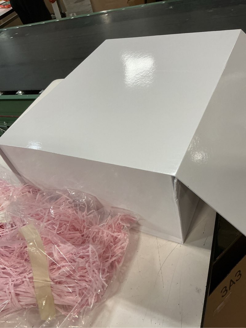 Condition photo showing As Is for (similar product)white gift box 11.9\\\" x 8.5\\\" x 3.3\\\" with magnetic closure lid for presents,bridesmaid gifts boxe,cute box,birthday gift,luxury for gift packaging, magnetic gift boxes for wrapping gifts(41cm x 51cm)