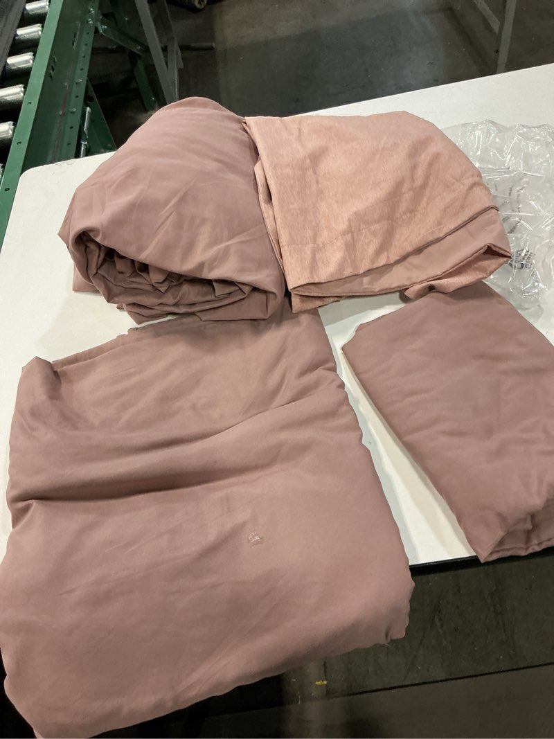 Condition photo showing Good Condition for ((Incomplete))MUXHOMO 7 Pieces Queen Comforter Set, Soft Bed in a Bag Queen Size, All Season Bedding Set with Comforter, Flat Sheet, Fitted Sheet, Pillowcases & Shams, Rose Gold