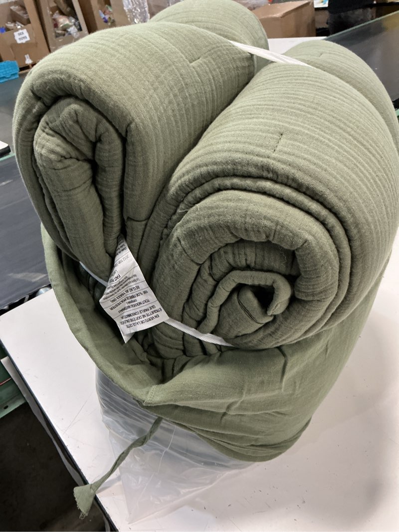 Condition photo showing Good Condition for quince organic cotton gauze dream quilt size/queen color: olive