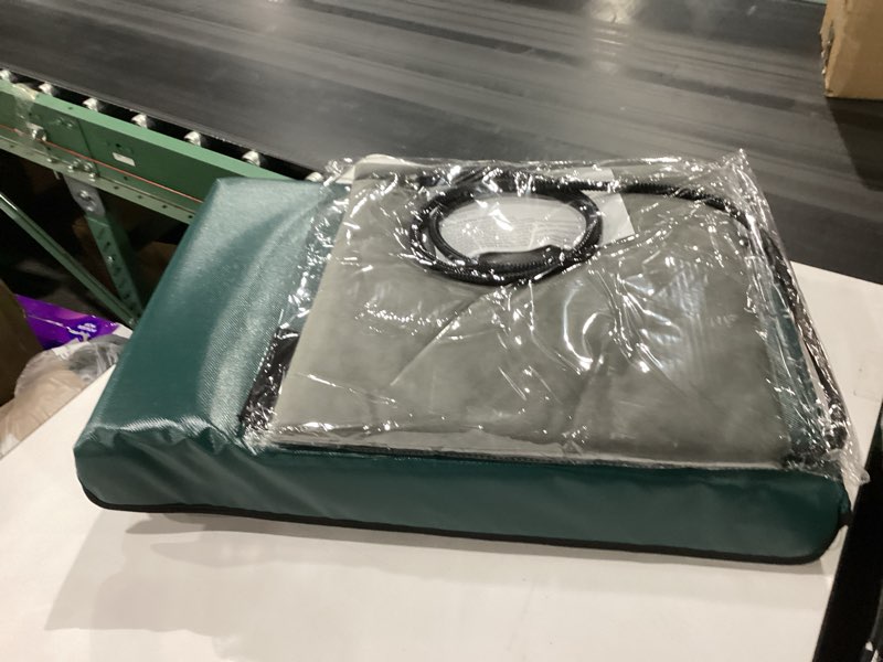 Condition photo showing New/Like New for heated cat house for outside with dual doors, insulated cat house outdoor with heating pad, weatherproof heated outdoor cats houses waterrproof for feral cats (deep green, 25" l x 16" w x 13" h) 25" l x 16" w x 13" h deep green
