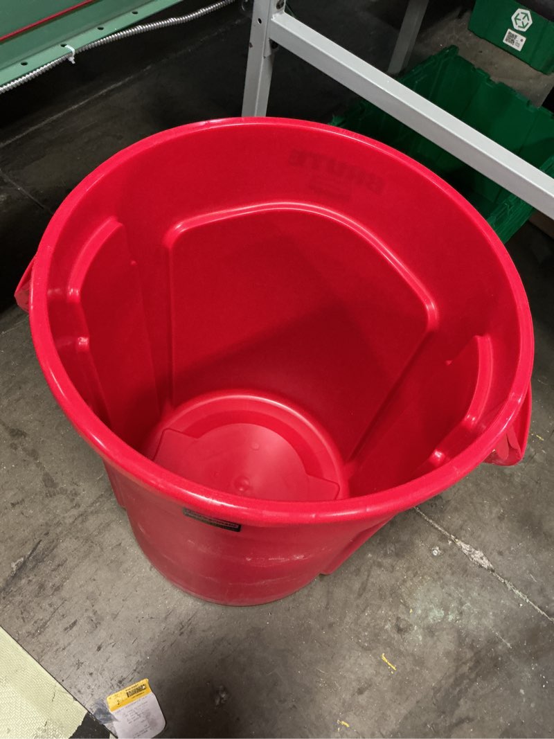 Condition photo showing Good Condition for brute 32 gal. red plastic round trash can