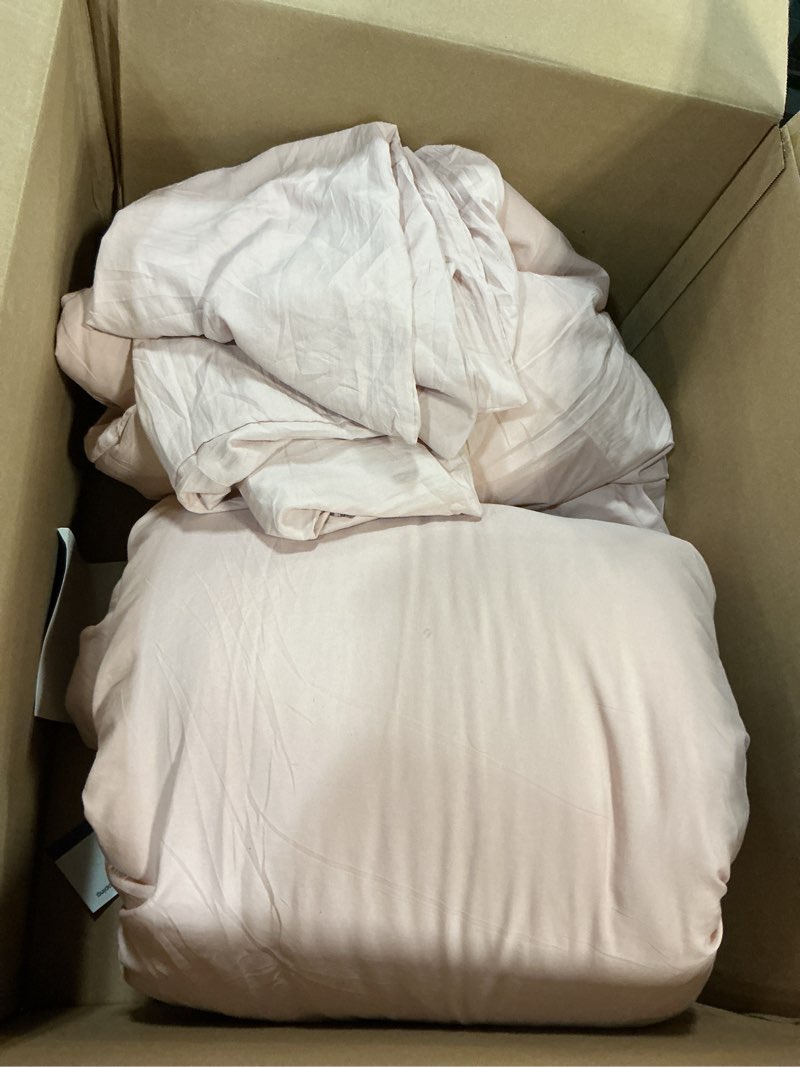 Condition photo showing Good Condition for Bedsure Queen Size Comforter Set, Light Pink Soft Prewashed Bedding for All Seasons, 3 Pieces GentleSoft™ Warm Down Alternative Bed Set, 1 Lightweight Comforter (90"x90") and 2 Pillowcases (20"x26") Queen(90"x90") 23 - Light Pink