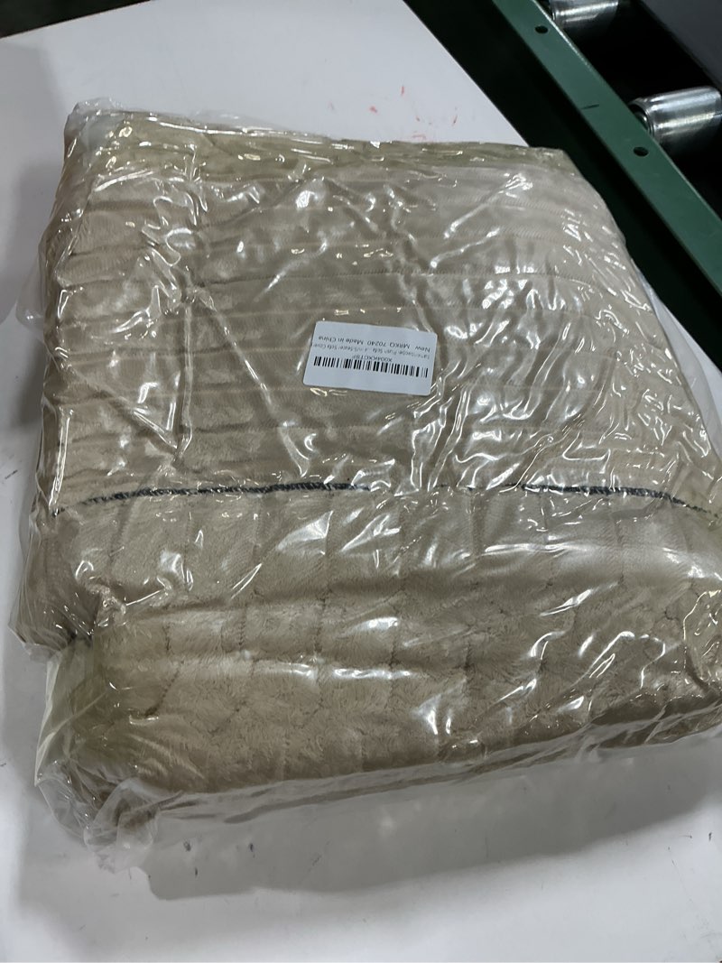 Condition photo showing New/Like New for Plush Sofa Cover Washable, Cozy and Soft Faux Fur Couch Covers, Non Slip Fuzzy Furry Sofa Mats for Babies Pets(Khaki/28x94 in/5-Seater Sofa Cover) 1PC/28"x94"/5-Seaters Cream