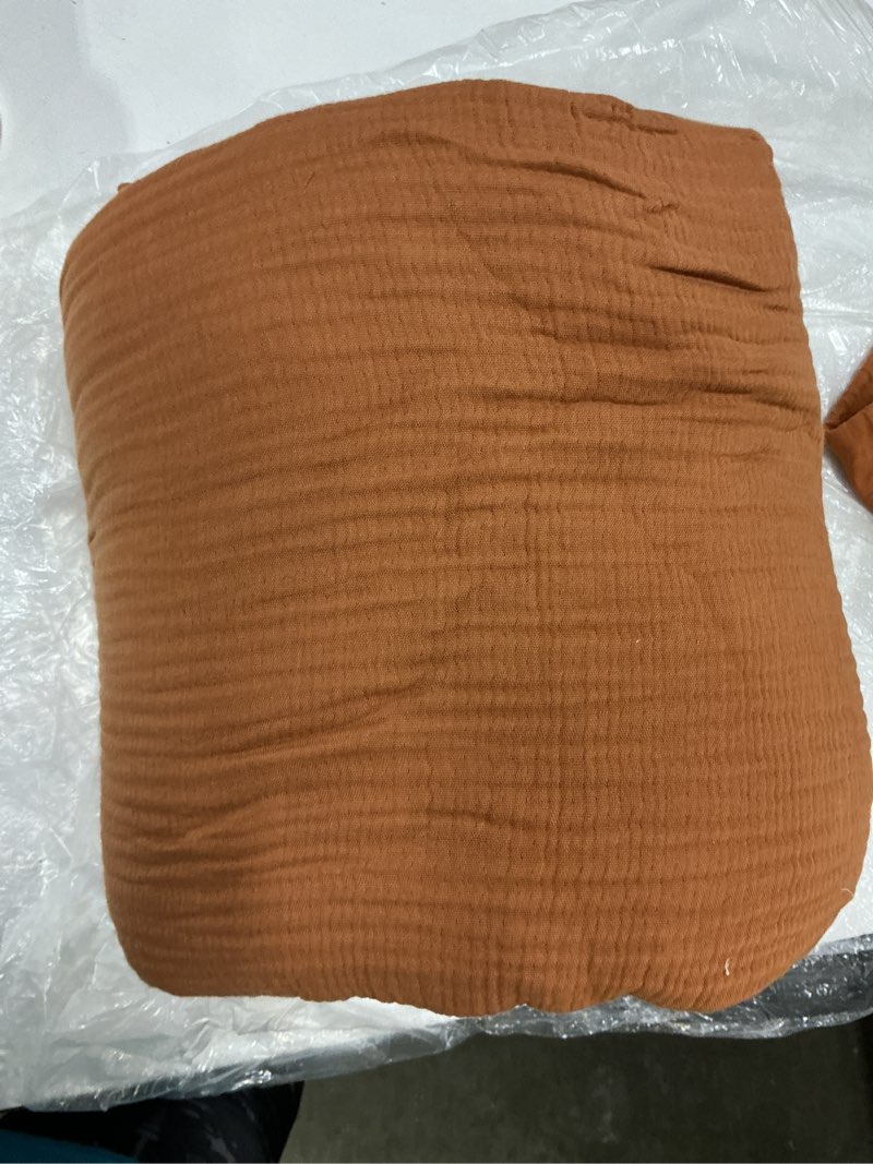 Condition photo showing New/Like New for full/queen duvet cover w/shams