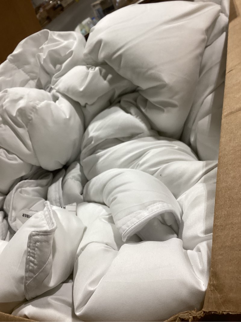 Condition photo showing Good Condition for HOMBYS Down Alternative Fluffy Comforter 120“ x 120”, Oversized King Comforter 116 oz All Season Quilted Duvet Insert with Duvet Cover,8 Corner Tabs,White (White, Oversized King) Oversized King-120"x120" White-medium Weight