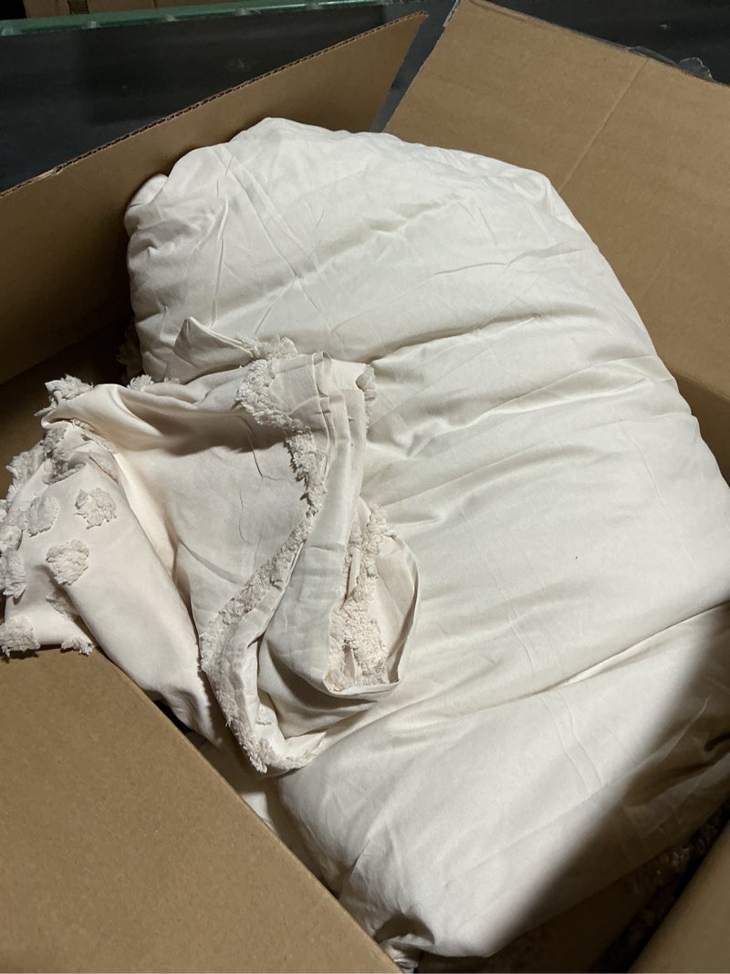 Condition photo showing Good Condition for Luxudecor Beige Tufted Comforter Set King Size 3 Pieces Boho Shabby Chic Comforter Farmhouse Embroidery Bed Set Soft Comforter for All Seasons (Beige, 104''x90'') King Beige