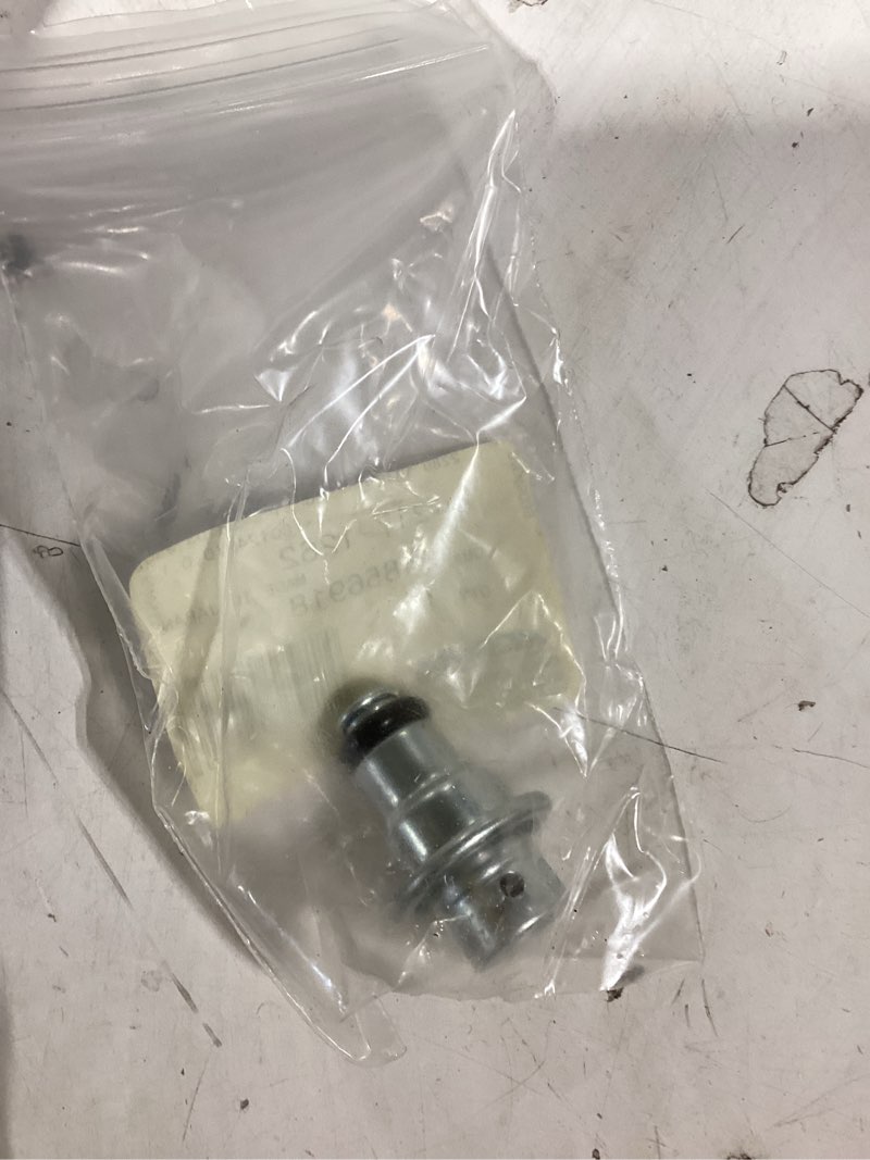 Condition photo showing New/Like New for gm genuine parts 217-1262 (94856918) fuel injection pressure regulator