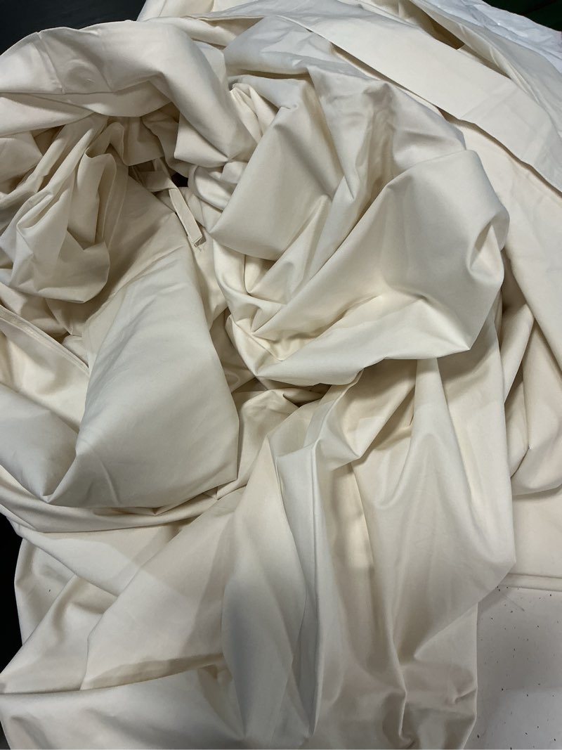 Condition photo showing Good Condition for duvet cover set ivory king/cal king