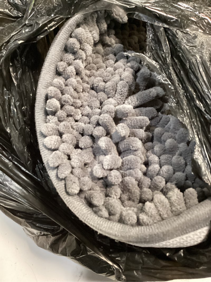 Condition photo showing Good Condition for bathroom rug