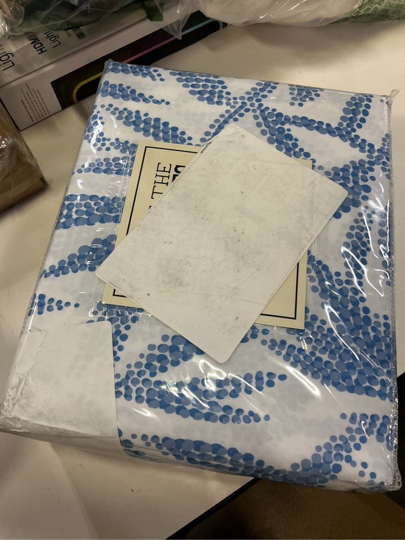 Condition photo showing New/Like New for where the polka dots roam blue floral queen sheet set - super soft 4 piece breathable blue pattern f