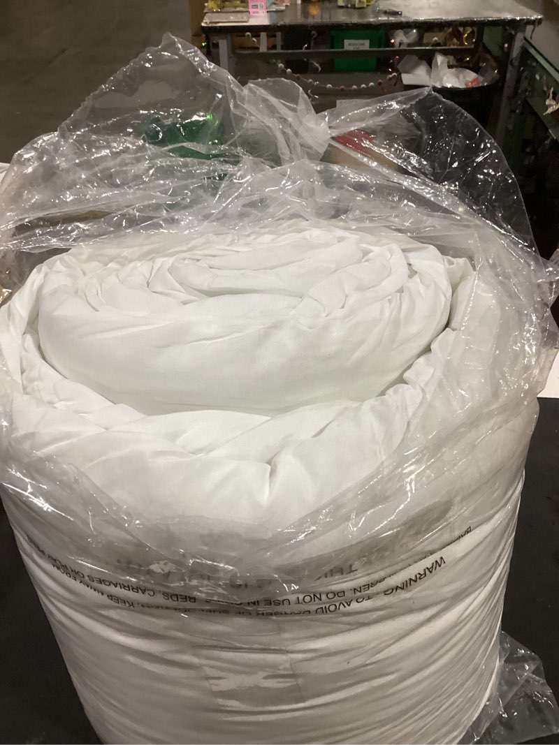 Condition photo showing Good Condition for (similar) amazon basics white down alternative comforter and duvet insert with corner tabs, machine washable, full/queen, all-season full/queen all-season