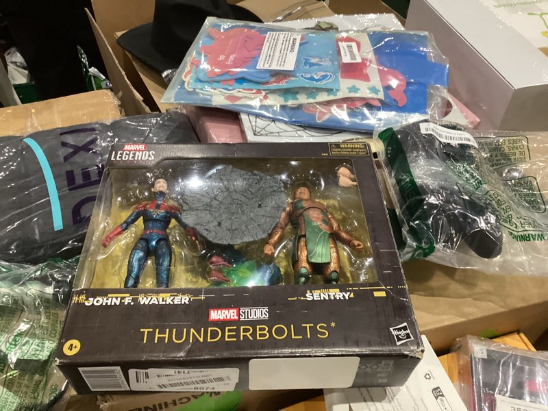 Condition photo showing Good Condition for Marvel Legends Series Action Figures