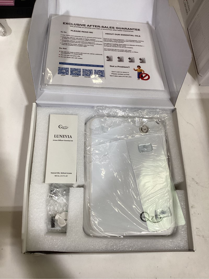 Condition photo showing New/Like New for smart scent air machine with 500ml capacity, waterless cold air diffuser for home & commercial use, covers up to 2500 sq.ft, includes 160ml lunevia aromatherapy oil