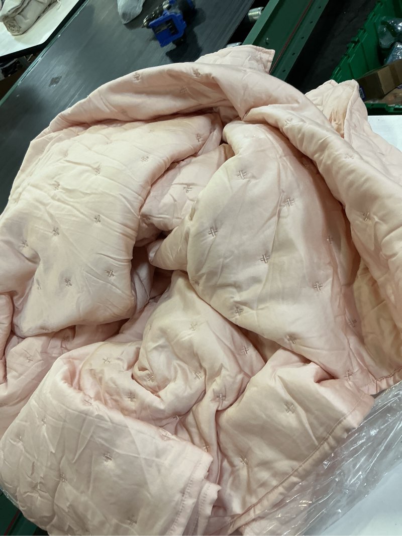 Condition photo showing Good Condition for bamboo dream quilt color: soft blush size: king/cal king  set: without sham set