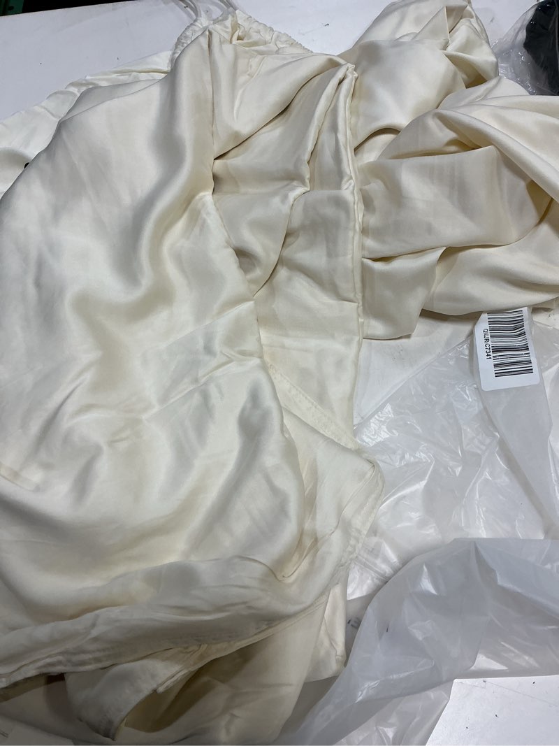 Condition photo showing Good Condition for quince, classic organic percale sheet set of 3(king)ivory