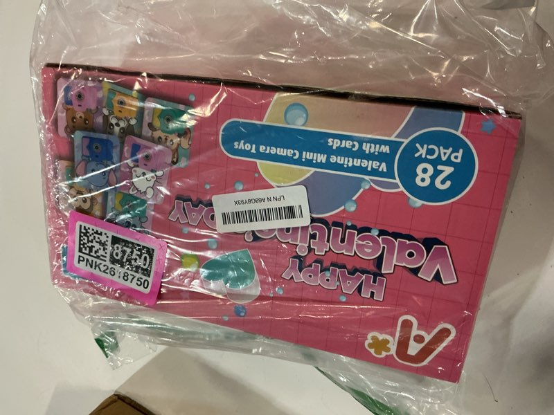 Condition photo showing New/Like New for 28 Pack Valentines' Day Cards for Kids School, Mini Camera Viewers with Greeting Cards, Valentines' Day Gifts for Kid, Valentines' Party Favors for Boys Girls, Exchange Cards Gift for School Classroom