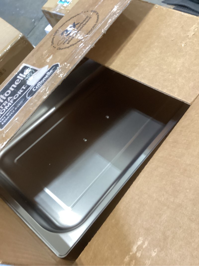 Condition photo showing Good Condition for winco polished dome cover with handle, full size, medium, stainless steel