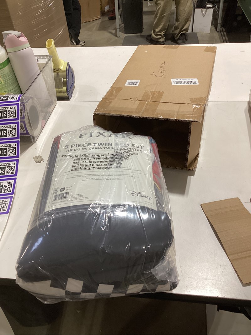 Condition photo showing New/Like New for Jay Franco Disney Pixar Cars Race Ready 5 Piece Twin Bed Set - Includes Comforter & Sheet Set - Bedding Features Lightning McQueen - Super Soft Fade Resistant Microfiber Official Disney Pixar Product